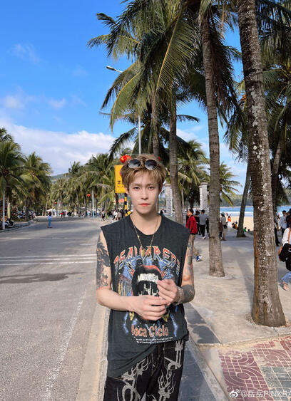 Yueyue Solo EP《G.O.D》